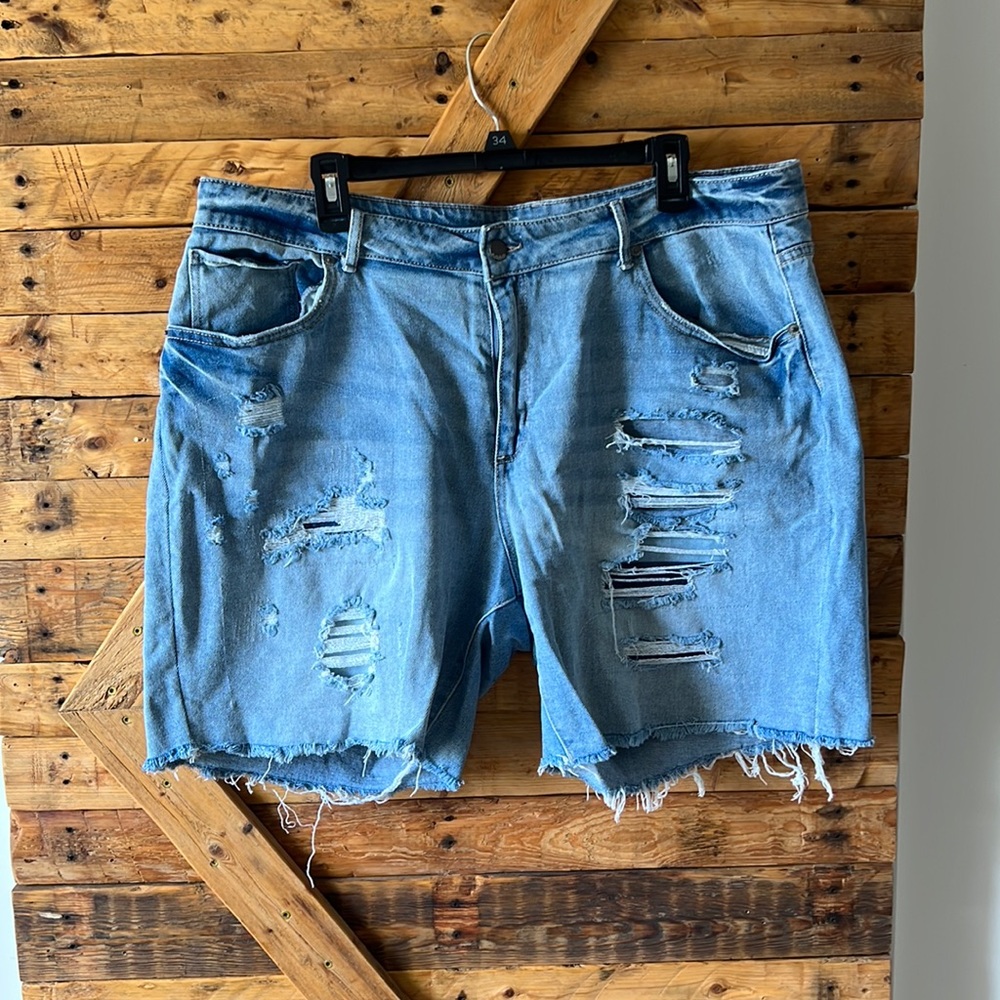 NO BOUNDARIES jean frayed shorts